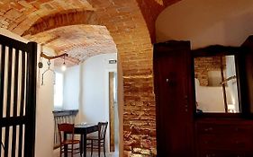 Ant Restaurant & Apartments